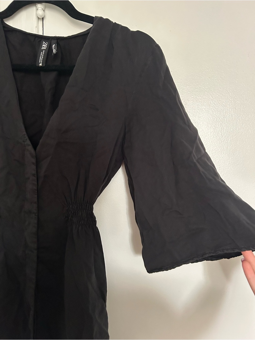 Zara Black V-Neck Mini Dress with Sinched Waist - Picture 2 of 4